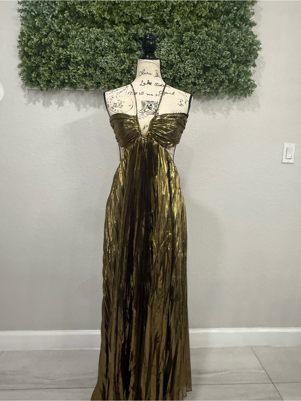 EB Luxe Los Angeles Metallic Gold Strapless Pleated Maxi Gown M